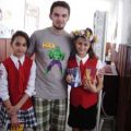 Nemira a dăruit cărţi copiilor premianţi