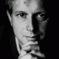 La mulţi ani, Peter F. Hamilton!