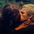 Vor câştiga Peeta şi Katniss premiul pentru cel mai bun sărut?