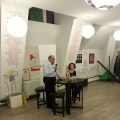 Ce au în comun o autoare britanică și un sat românesc?