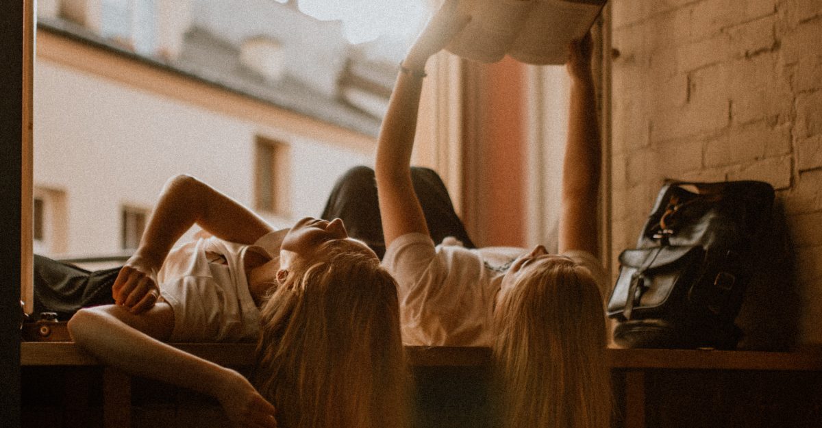 International Friendship Day: citește o carte cu un prieten! :)