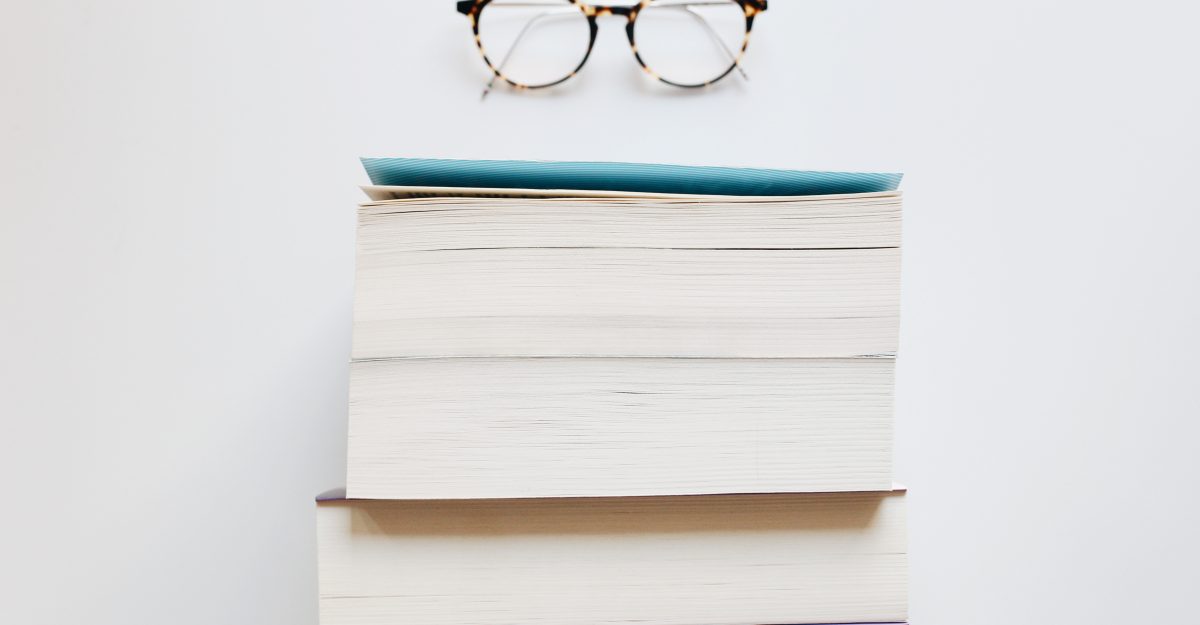 In a complicated relationship with a book: 5 cărți care îți dau de furcă