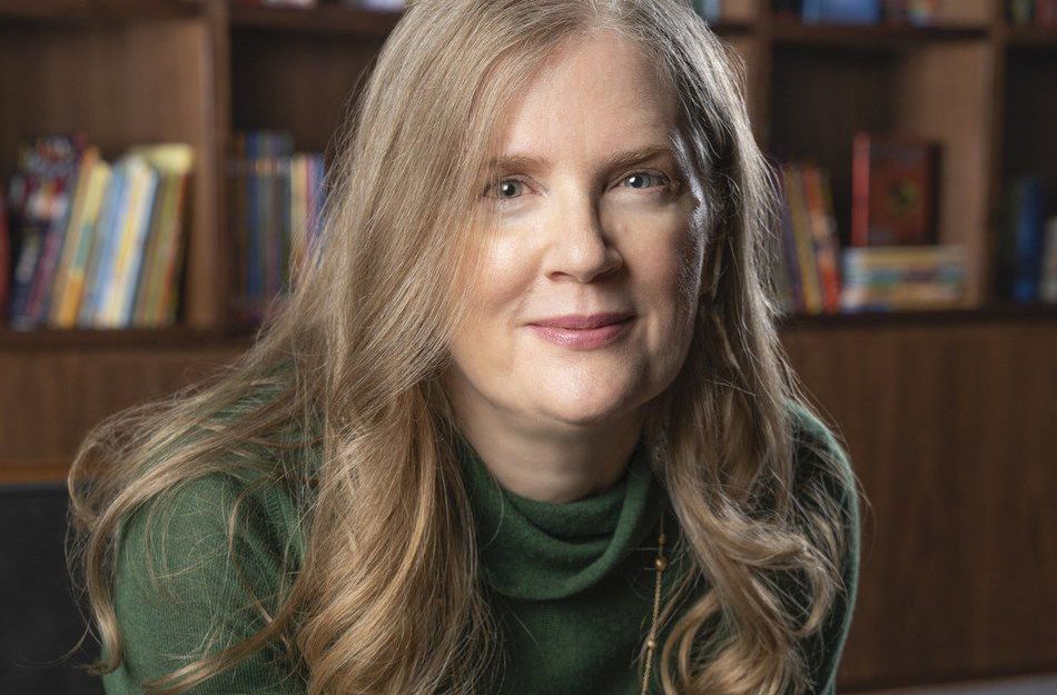Interviu cu Suzanne Collins: „Oamenii încearcă să-și revină la viața de zi cu zi în mijlocul distrugerii”